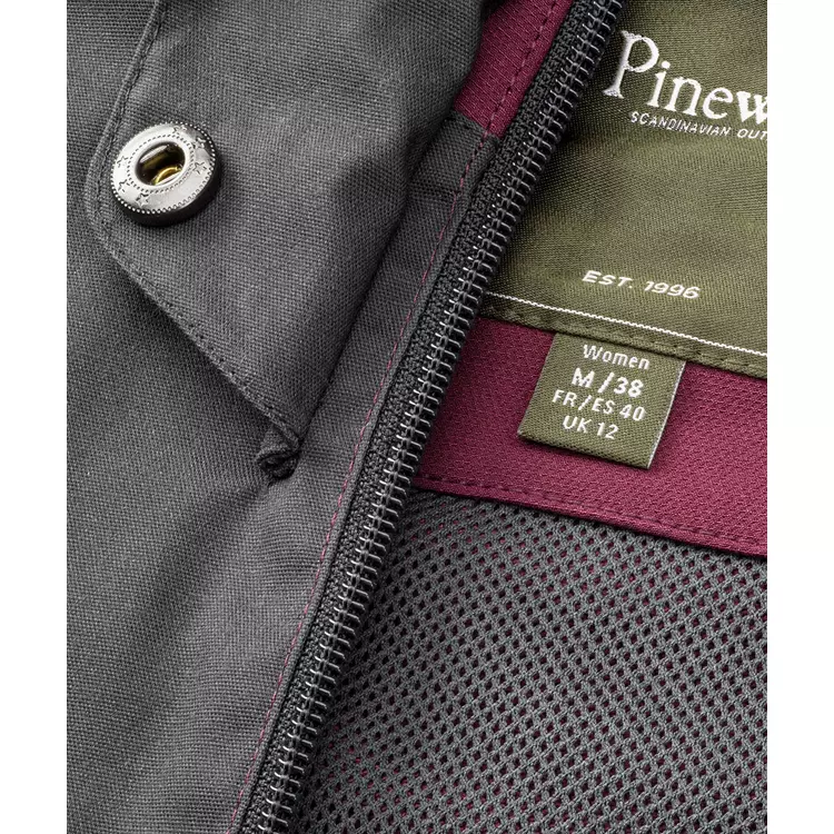 Pinewood Finnveden Hybrid Damen Outdoorjacke, Plum/Dark Anthracite 5 Pinewood Finnveden Hybrid Damen Outdoorjacke, Plum/Dark Anthracite – Bild 5
